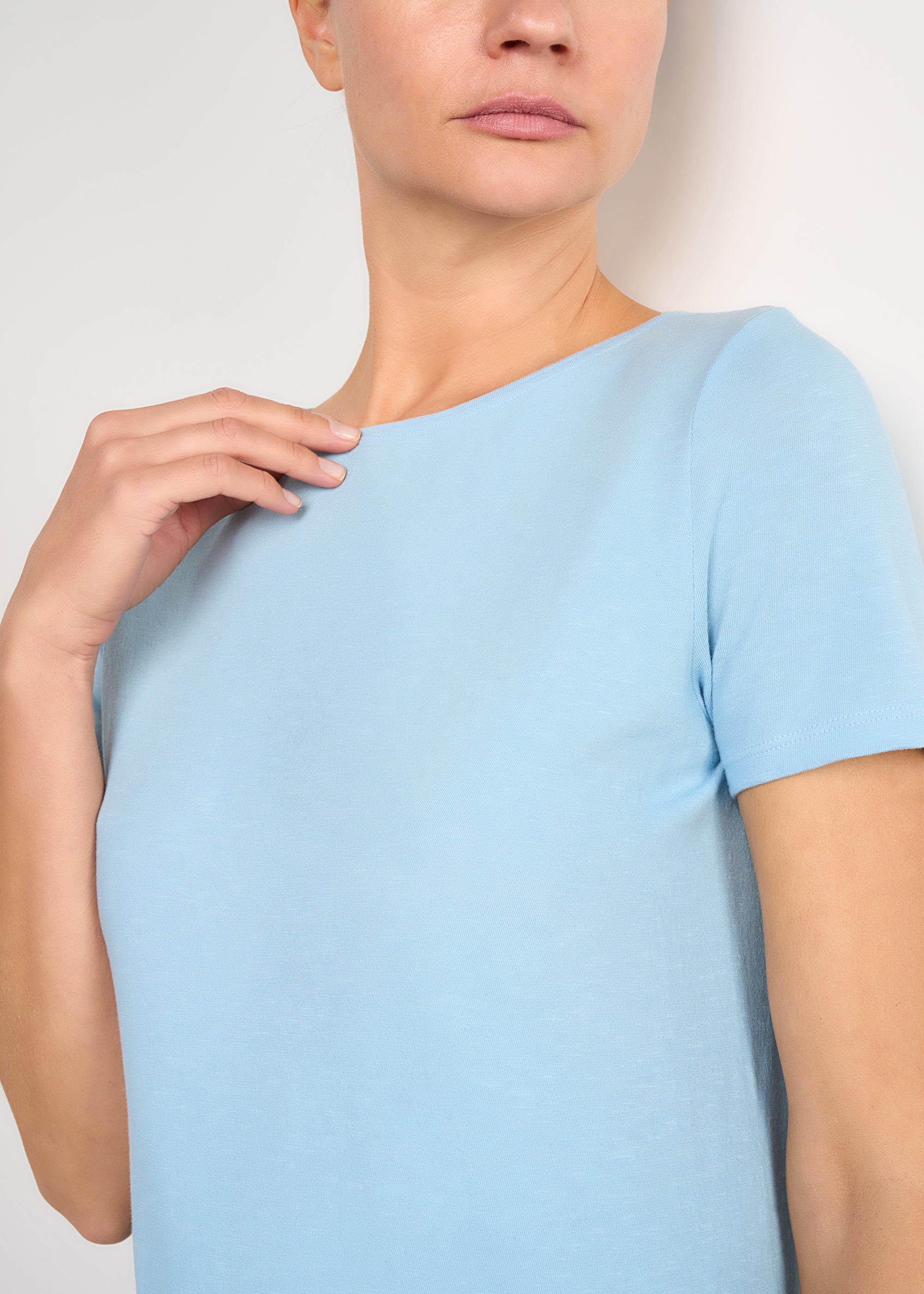 T-SHIRT LEGER CON LINO SCOLLO BARCHETTA