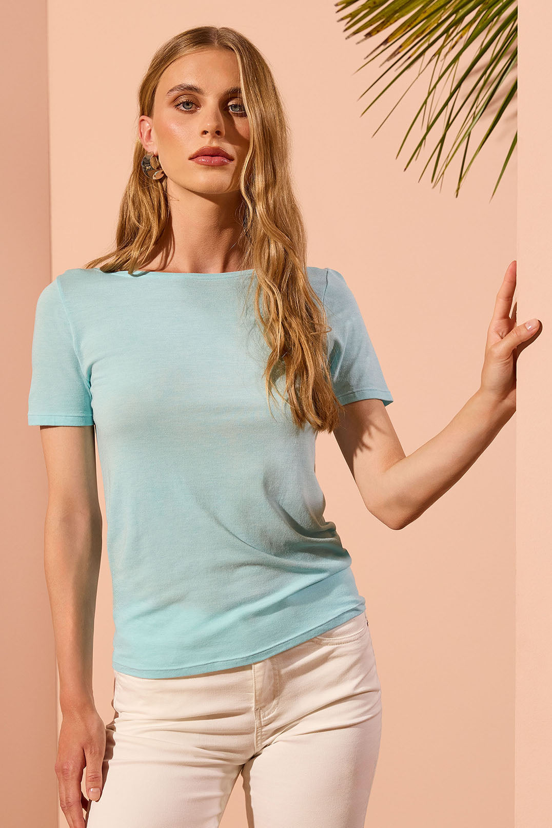 T-SHIRT LEGER CON SETA SCOLLO BARCHETTA