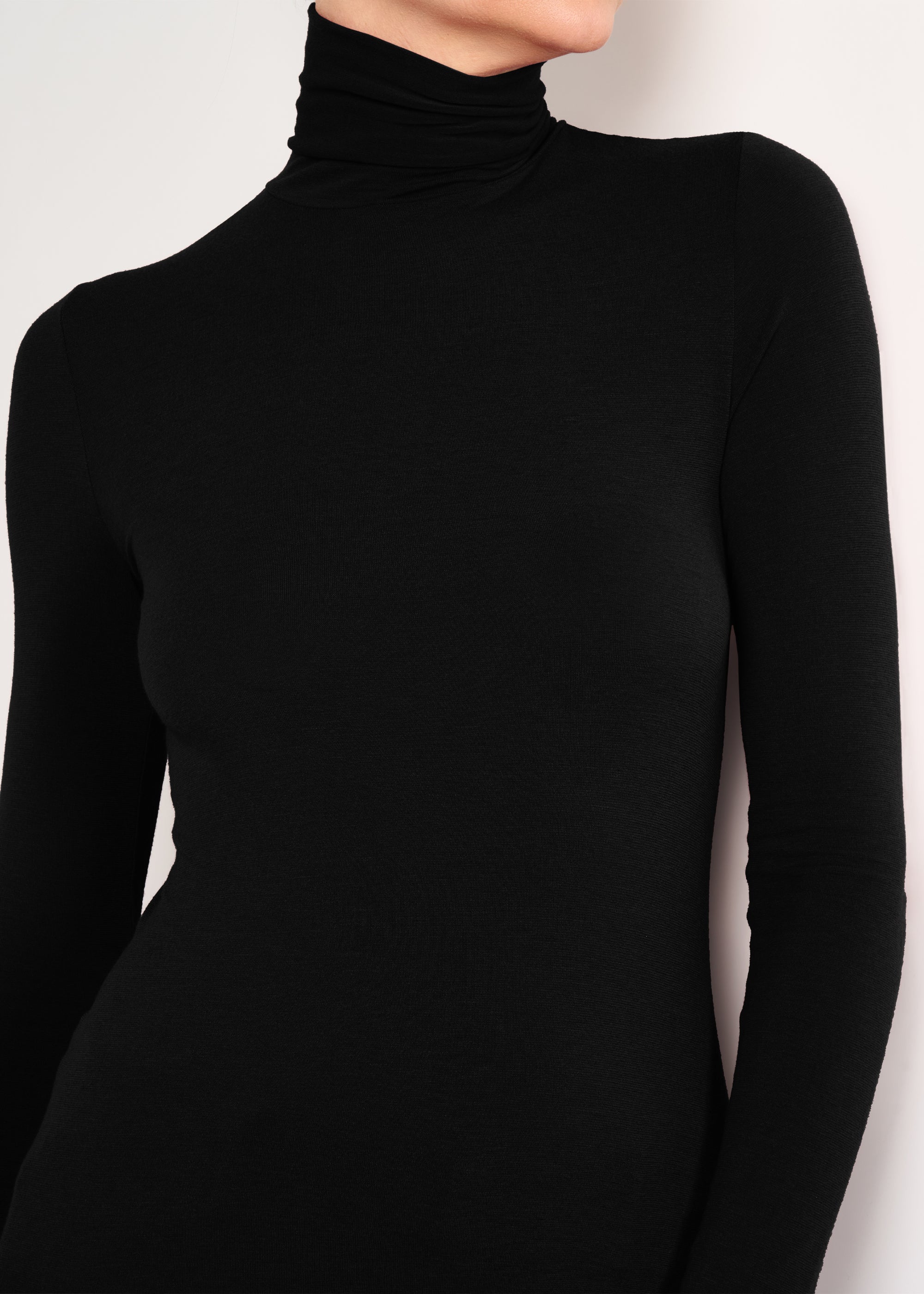 MAGLIA LEGER CON CACHEMIRE COLLO ALTO
